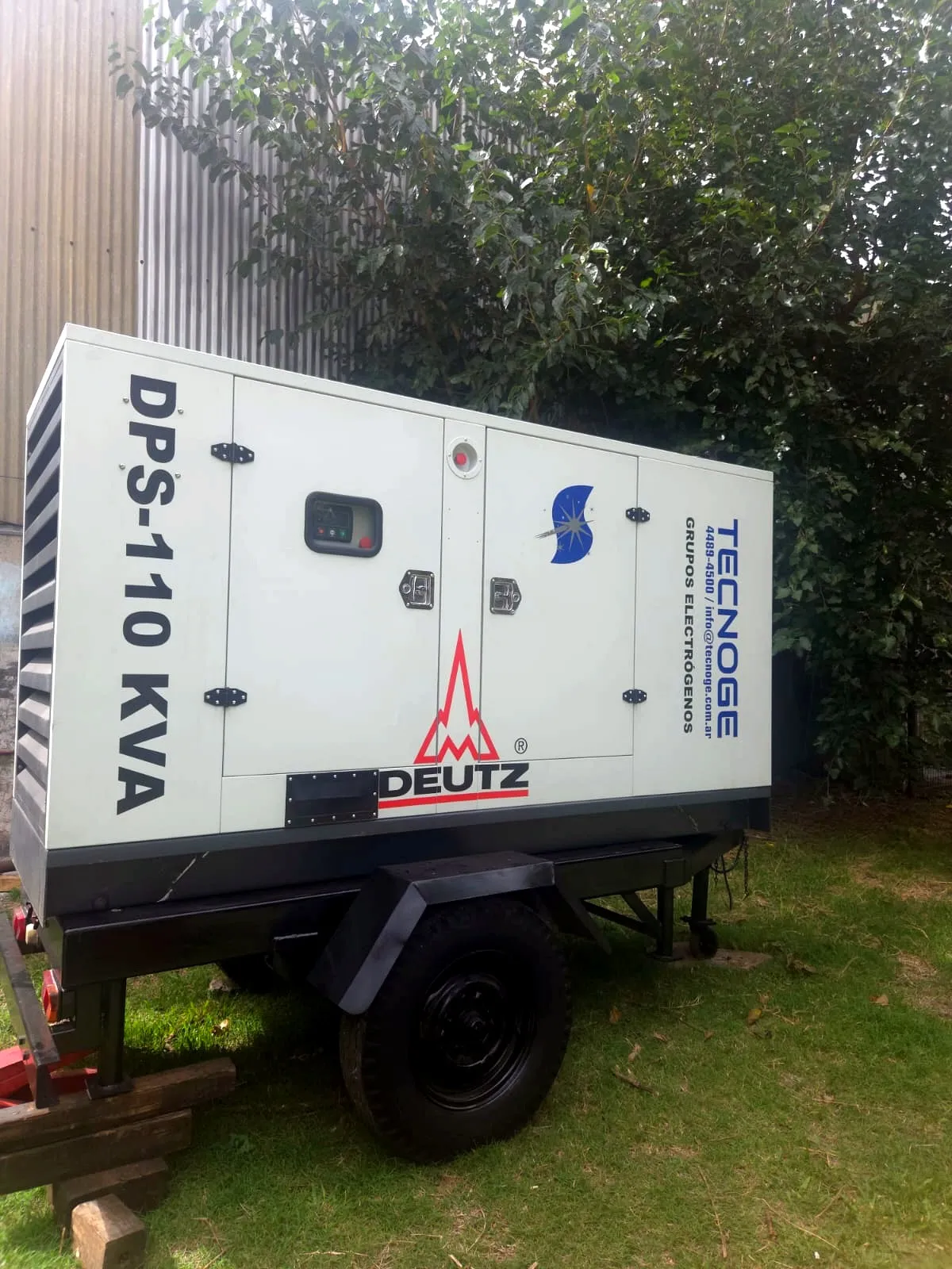 Grupo electrógeno móvil montado sobre tráiler